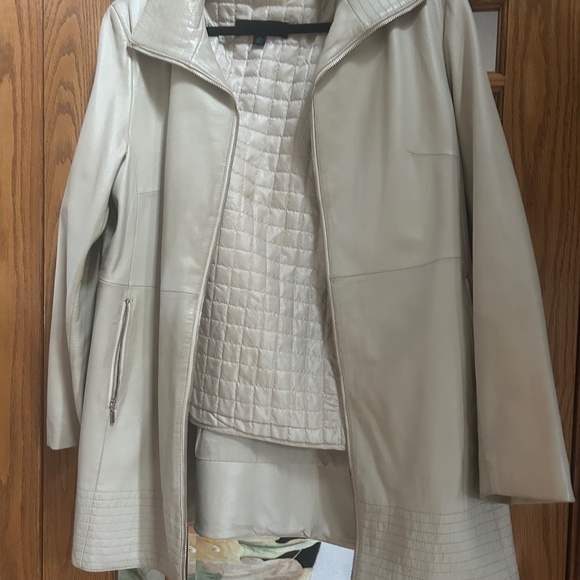 Cream leather jacket with zip out lining - Picture 1 of 4
